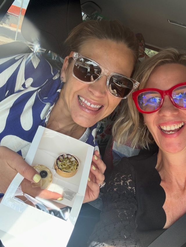 From “just a quick call” to wow, is this really my home?Sanja & Celeste are the dream team behind Creative Rooms, turning everyday spaces into scroll-stopping, magazine-worthy moments. And the best part? They’re with you the whole way… from first chat to final reveal (and yes, they answer your texts when you’re overthinking cushions 😉).This is why it works: attention to detail, effortless style, and that luxury finish that makes your home feel next level.Oh… and they run on two very important drinks while creating all this magic 👀
One keeps them sharp, the other keeps it celebratory…Can you guess the combo?Ready to see your home at its absolute best? Let’s make it happen🏡