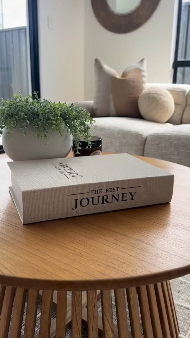 Where elegance becomes your signature.
#Elegance #SignatureStyle #ProfessionalStyle #RefinedLook #ChicAndClassy TimelessStyle Polished Sophisticated StyleWithPurpose ModernElegance