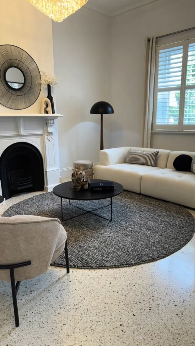 Old character. Strong bones. Slightly haunted décor.Old Character homes don’t need saving, they just need a glow-up. Fresh paint = instant personality upgrade. Home staging = suddenly they have their life together.Before: “quirky fixer-upper.”
After: “charming, stylish, where-do-we-sign?”Same homes. Just finally dressed for the occasion.
#salifemagazine #adelaideproperty #adelaidehomestaging #oldcharacterhomes